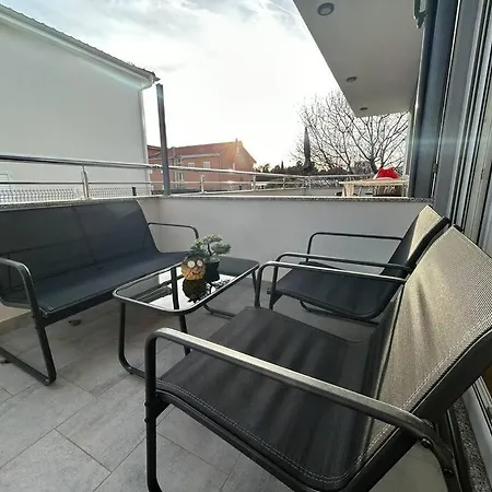 Apartamento Adrian *